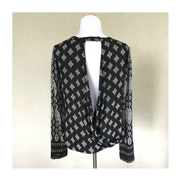 BCBGMaxAzria Donella Tapestry Print Black/White Wrap Top Size XS MSRP $268 - Picture 4 of 14